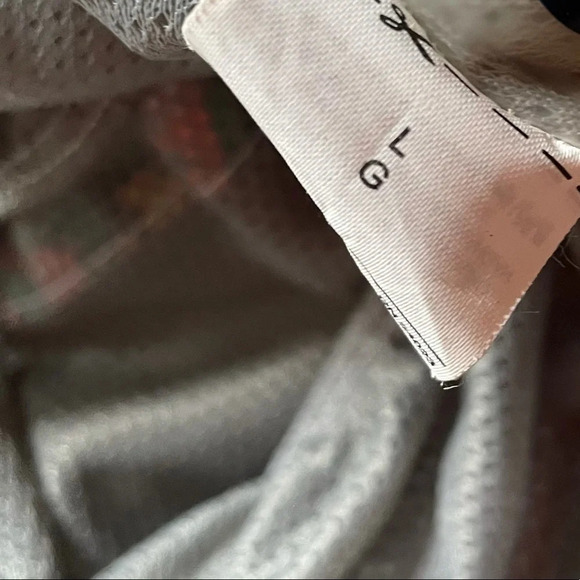 Old Navy Pineapple print Hawaiian swim shorts L - Picture 4 of 9